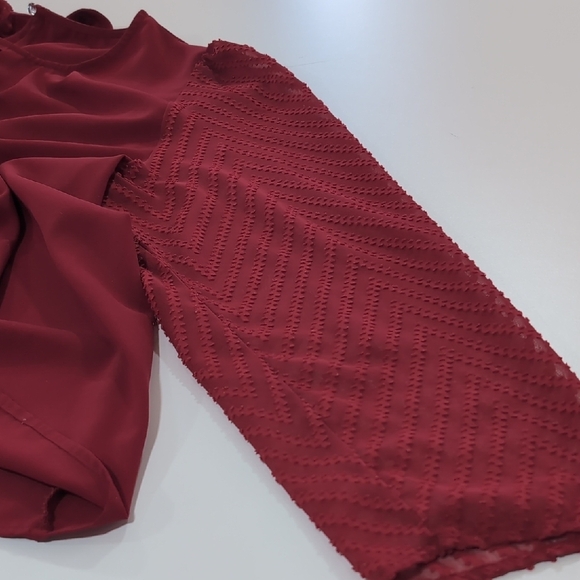 Burgundy Blouse Women's 2X with Patterned Sleeves Romance Valentine's Date - Picture 3 of 8